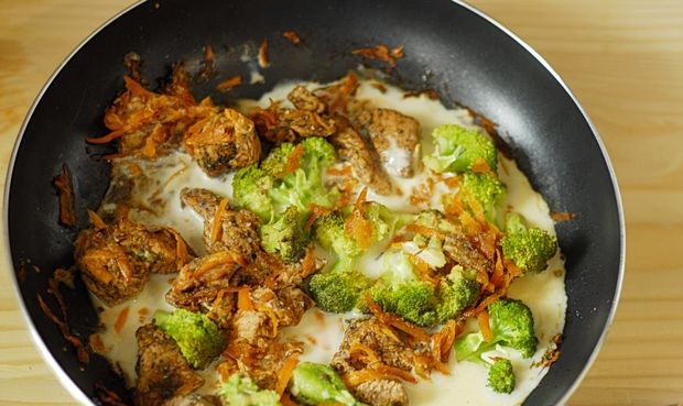 Chicken Stewed with Broccoli in a Creamy Sauce step 9