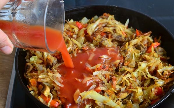 Stewed Cabbage with Mushrooms and Bell Peppers step 10