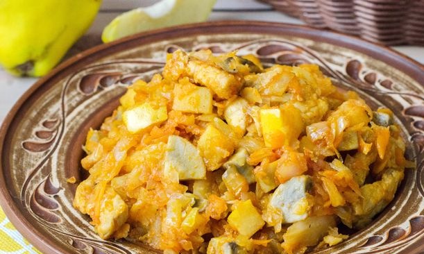 Cabbage Stewed with Meat, Mushrooms and quince