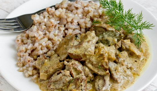Chicken Liver and Hearts Stewed in Sour Cream