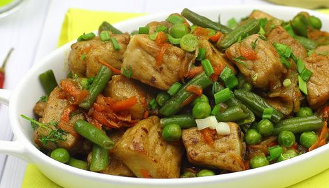 Pork with Green Beans, Green Peas and Soy Sauce