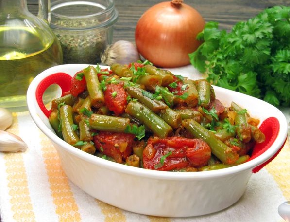 Green Beans Stewed with Canned Tomatoes