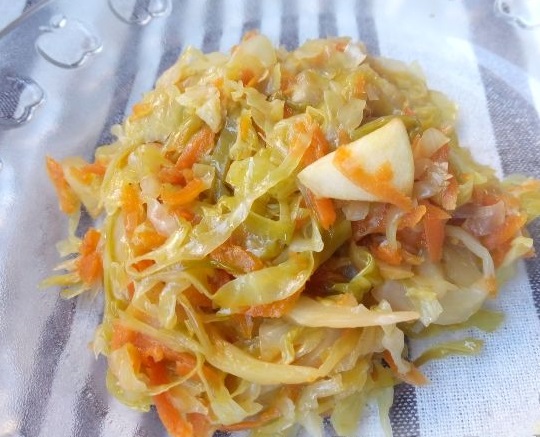 Young Cabbage Stewed with Apples
