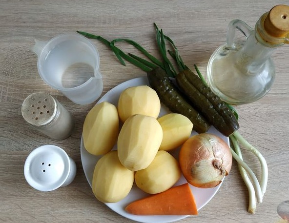 Stewed Potatoes with Pickles step 1