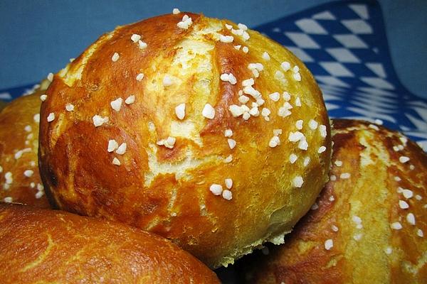 Alberto`s White Wine Pretzel Rolls