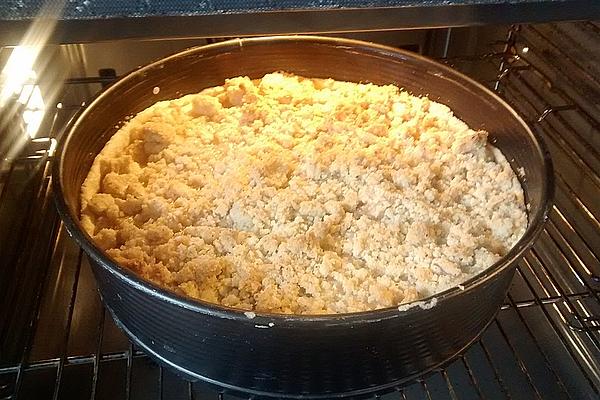 American Cinnamon Apple Crumble Pie