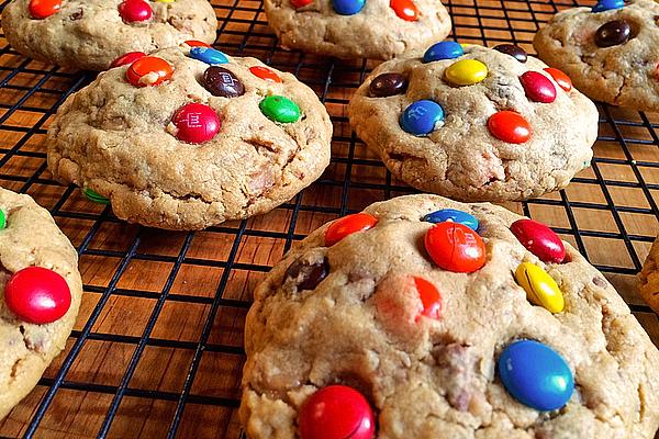American M &amp; M`s Toffee Cookies