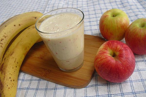 Apple and Banana Smoothie