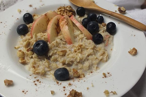 Apple-cinnamon-nut Porridge