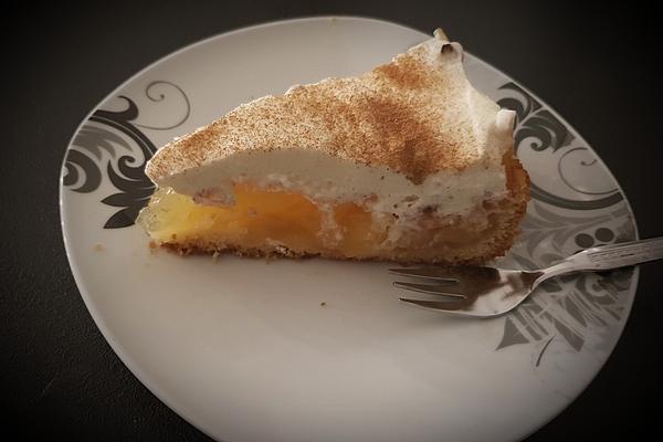 Apple Pie with Cinnamon – Whipped Cream