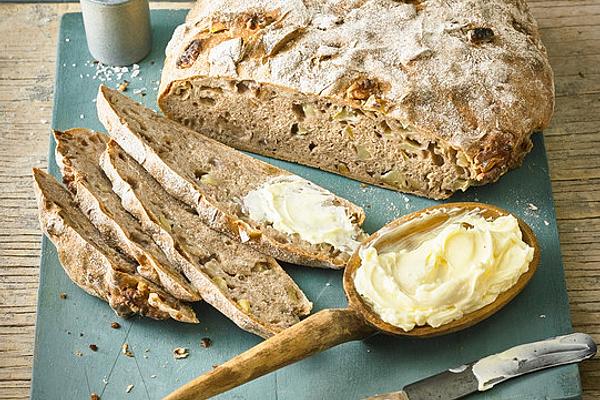 Apple – Walnut – Bread