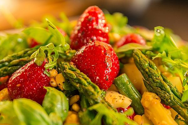 Asparagus Strawberry Salad