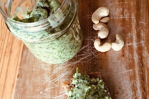 Avocado-basil Pesto with Cashew Nuts