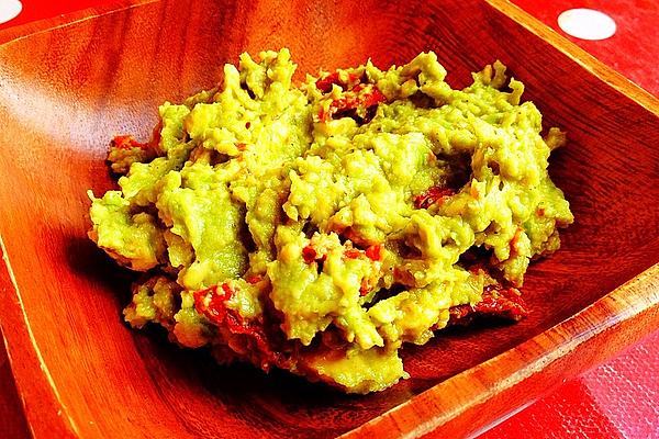 Avocado Dip with Sun-dried Tomatoes