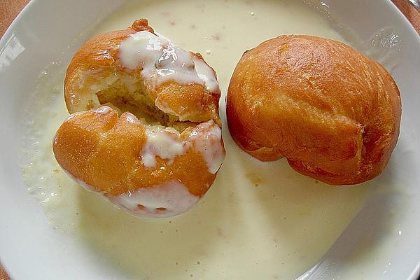 Baked Mice with Vanilla Sauce