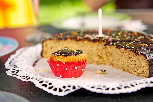 Banana Cake with Fine Cinnamon Flavor