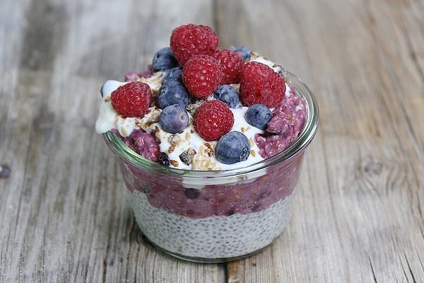 Berry Porridge Layered with Chia Pudding