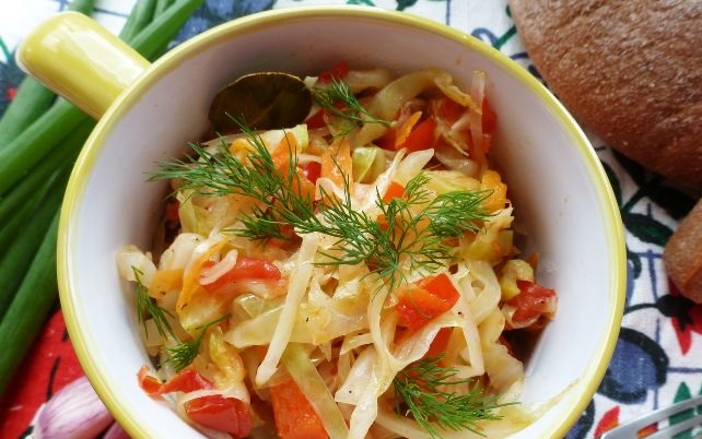 Cabbage Stewed with Zucchini
