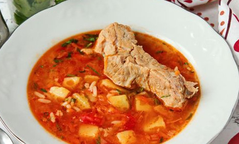 Tomato Soup with Pork Ribs and Rice