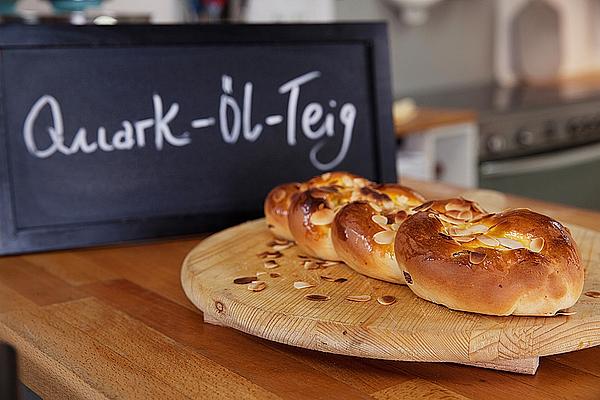 Braid with Curd and Oil Batter