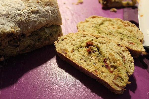 Bread with Pesto, Sun-dried Tomatoes and Parmesan