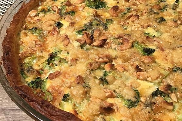 Broccoli Cake with Cashew Nuts and Blue Cheese