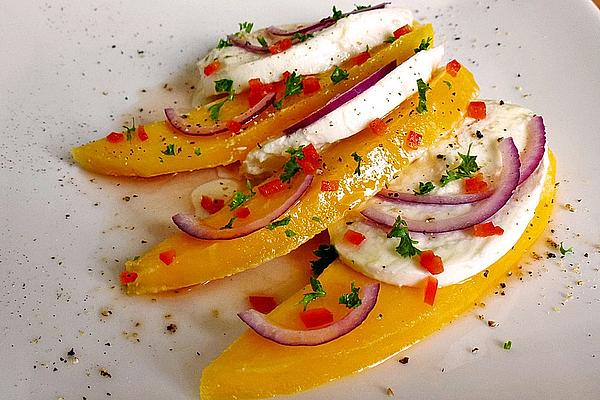 Buffalo Mozzarella with Mango Slices and Fruity Dressing