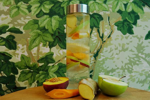 Carrot and Apple Water with Ginger and Lemon