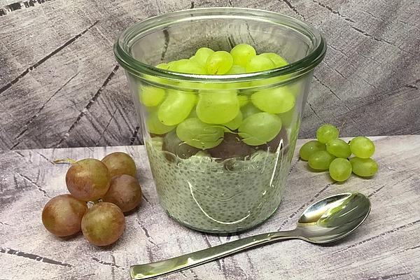 Chia Pudding with Apple and Grape