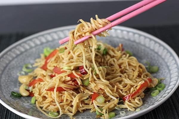 Chili Noodles with Cashew Nuts