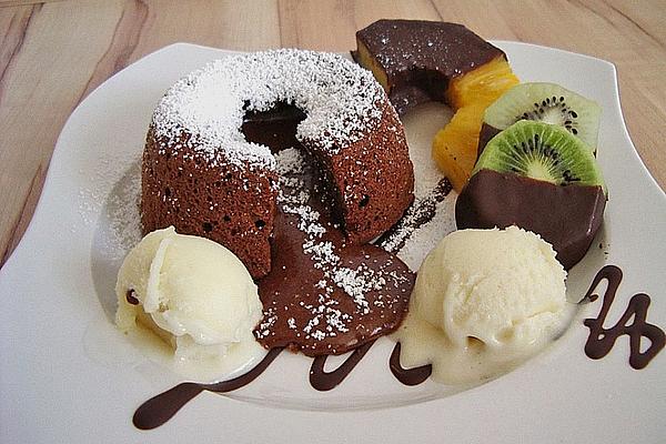 Chocolate Cake with Liquid Core