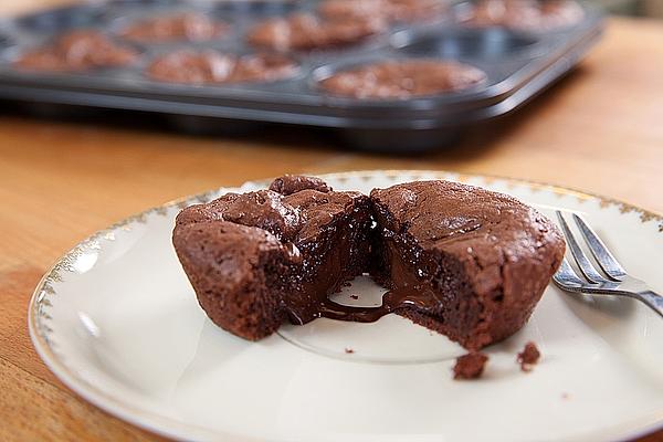 Chocolate Cakes with Liquid Core