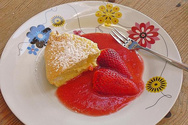 Cream Cook with Strawberry Sauce