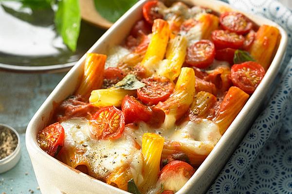 Creamy Pasta Bake with Tomatoes and Mozzarella