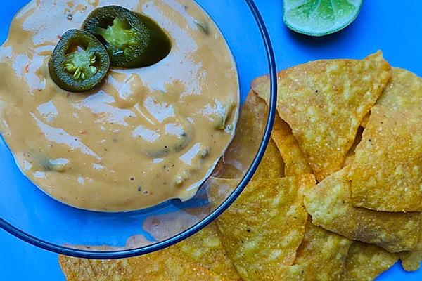 Creamy Vegan Cheese Dip