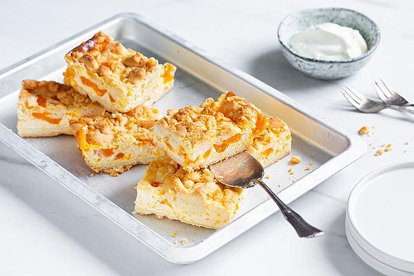 Crumble Cake with Tangerines and Sour Cream
