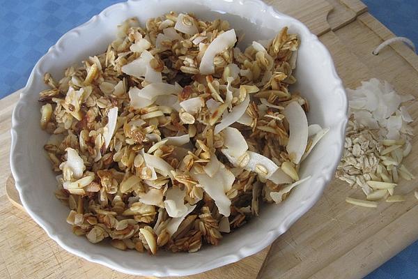 Crunchy Coconut Granola