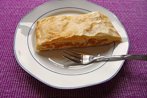 Curd Cheese – Apricot – Strudel