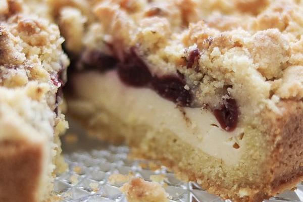 Custard Crumble Cake
