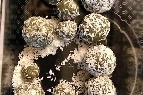 Energy Balls with Fruit Core