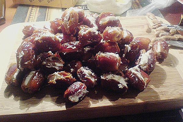 Filled Dates with Goat Cheese and Red Pepper