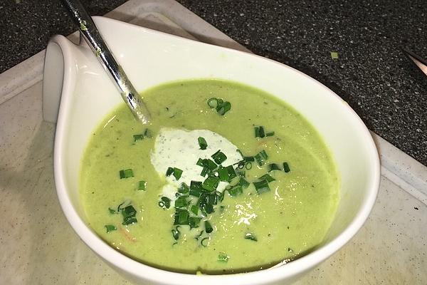 Fine Pea Soup with Mint Cream