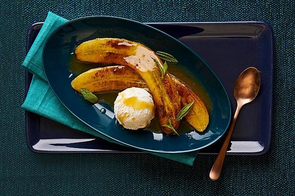 Flambéed Bananas on Ice