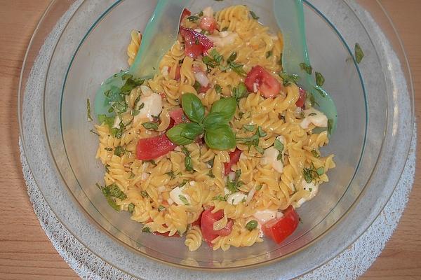 Fragrant Tomato and Mozzarella Pasta