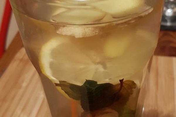 Fresh Tea with Ginger, Lemon and Mint