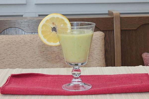 Fruit Smoothie with Avocado and Ginger