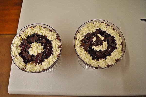 Gingerbread Cream with Cherries or Fruits