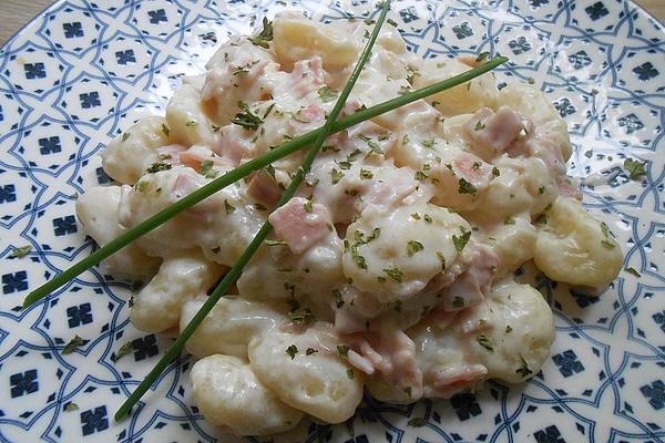 Gnocchi with Cheese, Garlic and Ham Sauce