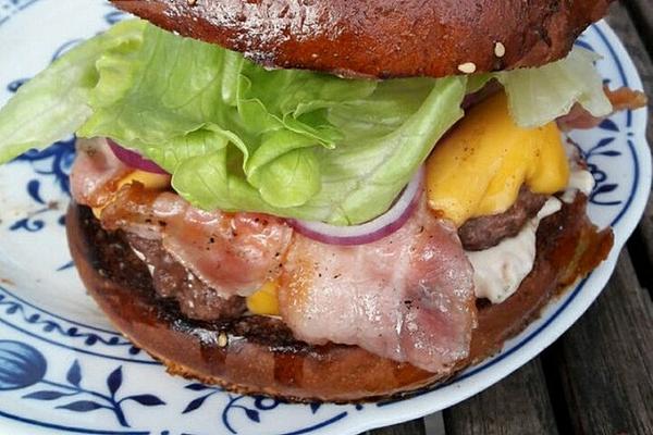 Grilled Burgers with and Without Meat