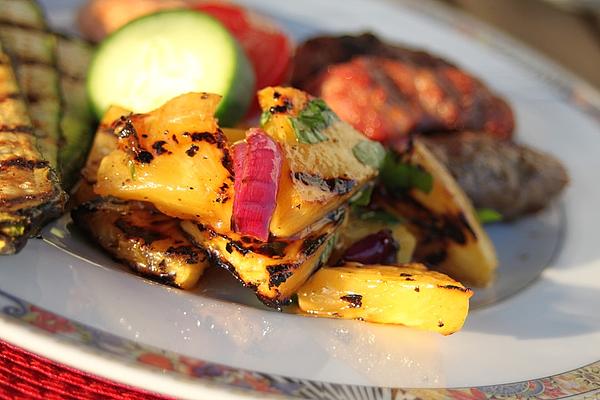 Grilled Pineapple and Onion Salad